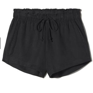 Left on Friday - Getaway Linen Shorts - Black